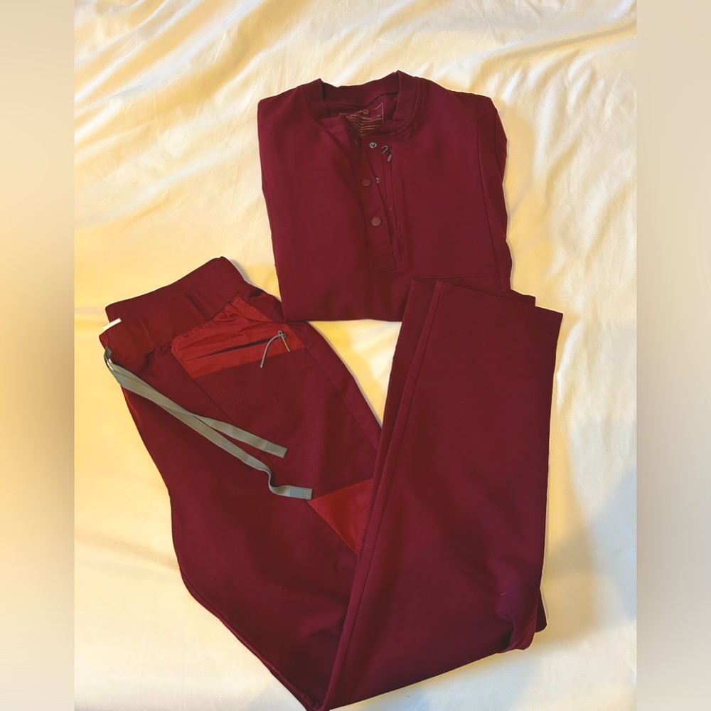 Figs maroon scrub set